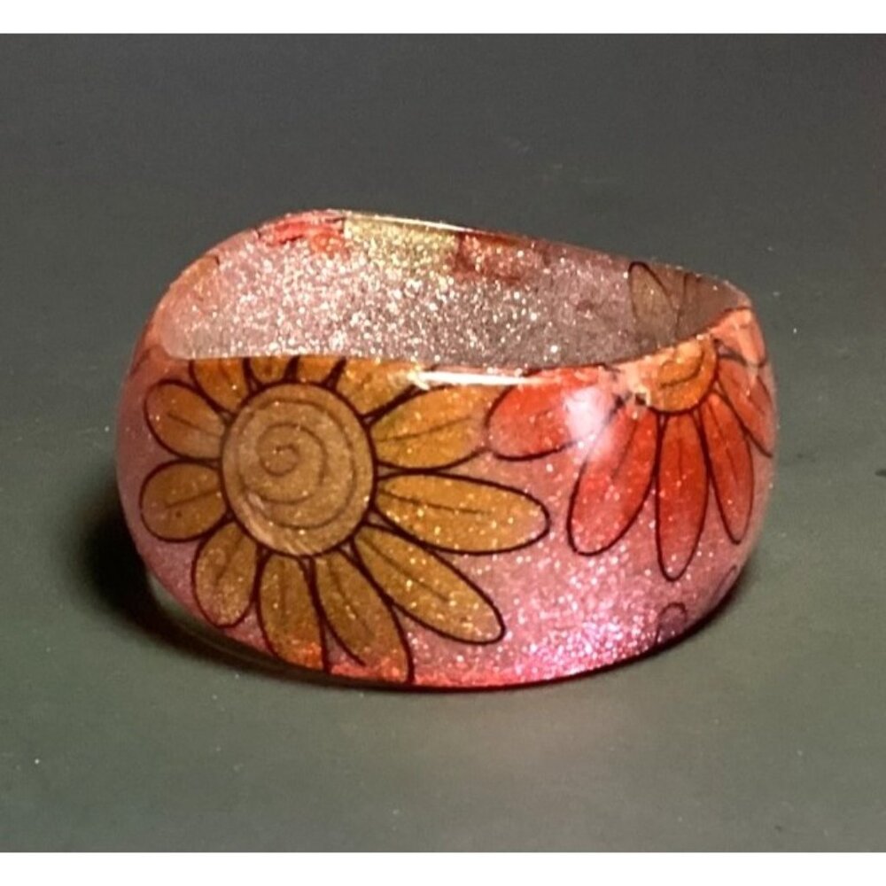 Vintage Chunky Pink Asymmetrical Lucite Bangle Bracelet Flowers Bee Glitter Y2K - Picture 4 of 6